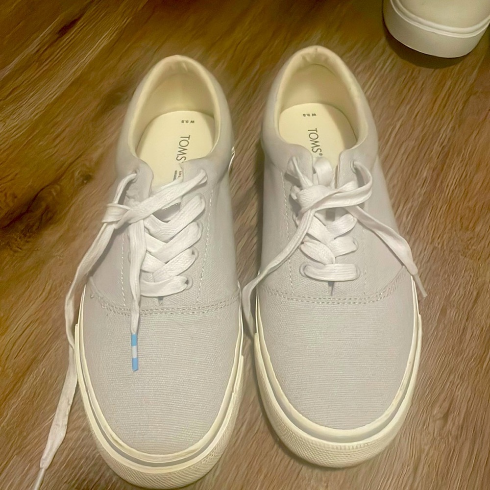 Toms-excellent condition!